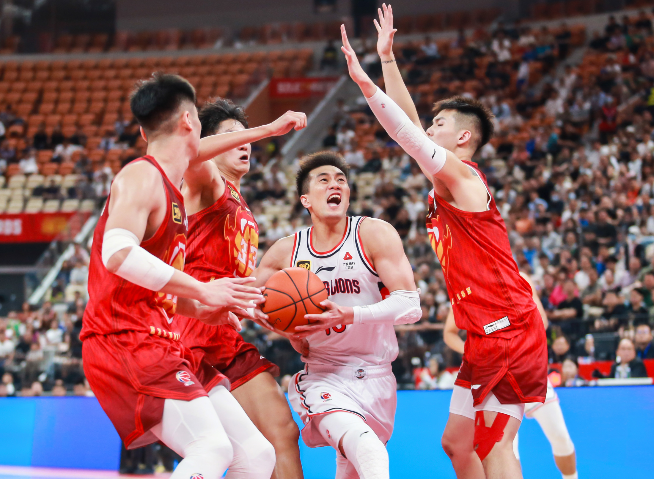 ayxsport-中超今夜走向成谜，广州队遗憾出局，目标明确，身体对抗强度拉满