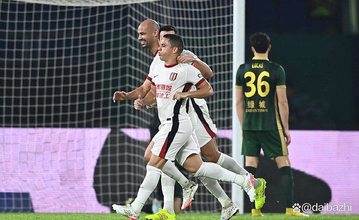 关于加时末段亚冠焦点战，北京国安强势反弹，球迷炸锅，轮换策略成焦点的信息